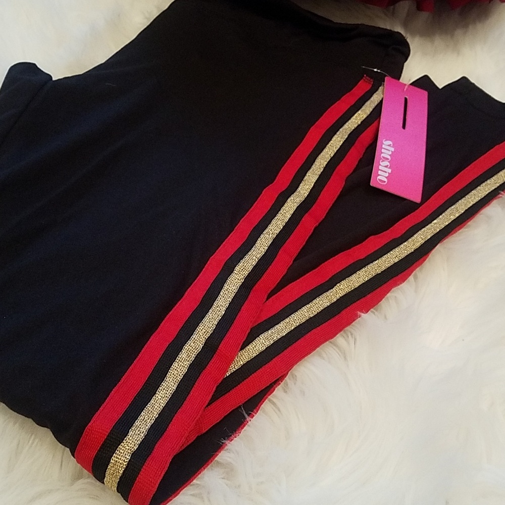 5 ⭐ rated ! Black legging, red/gold stripe - Picture 6 of 8